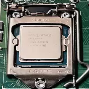 INTEL XEON CPU -- E3-1220V5  -- SR2LG 3.00GHz