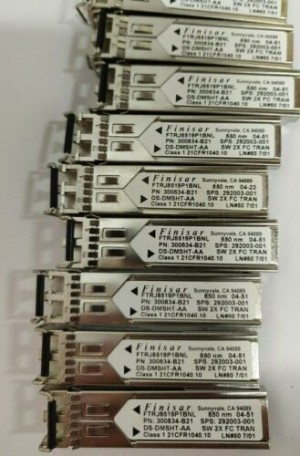 8x HP 300834-B21 / 292003-001 Finisar FTRJ8519P1BNL 2Gb SFP SW Transceivers